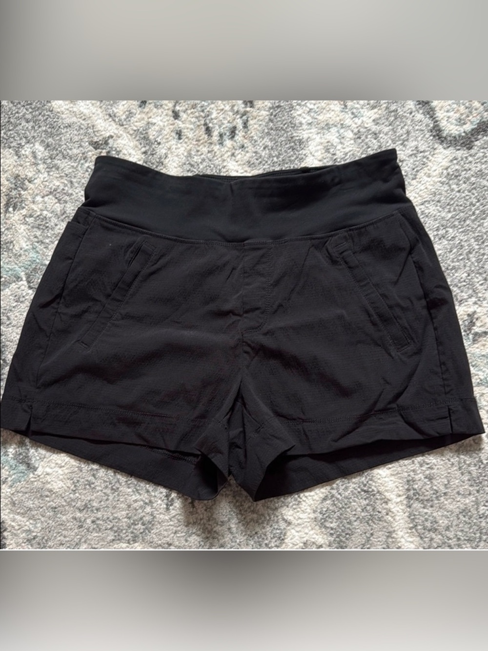 Athleta Trekki North Shorts in Black